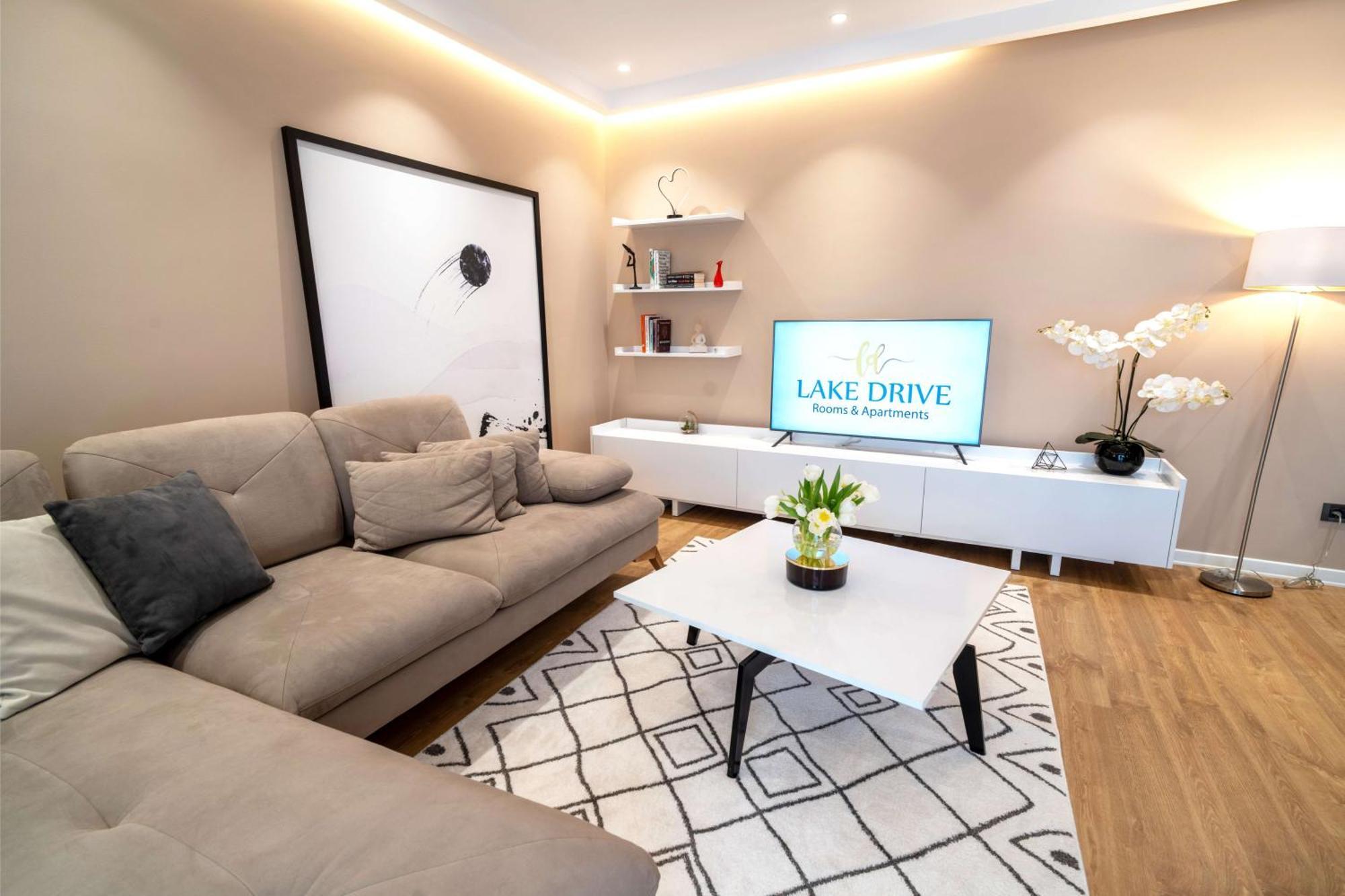 Lake Drive Rooms&Apartments Тирана Экстерьер фото