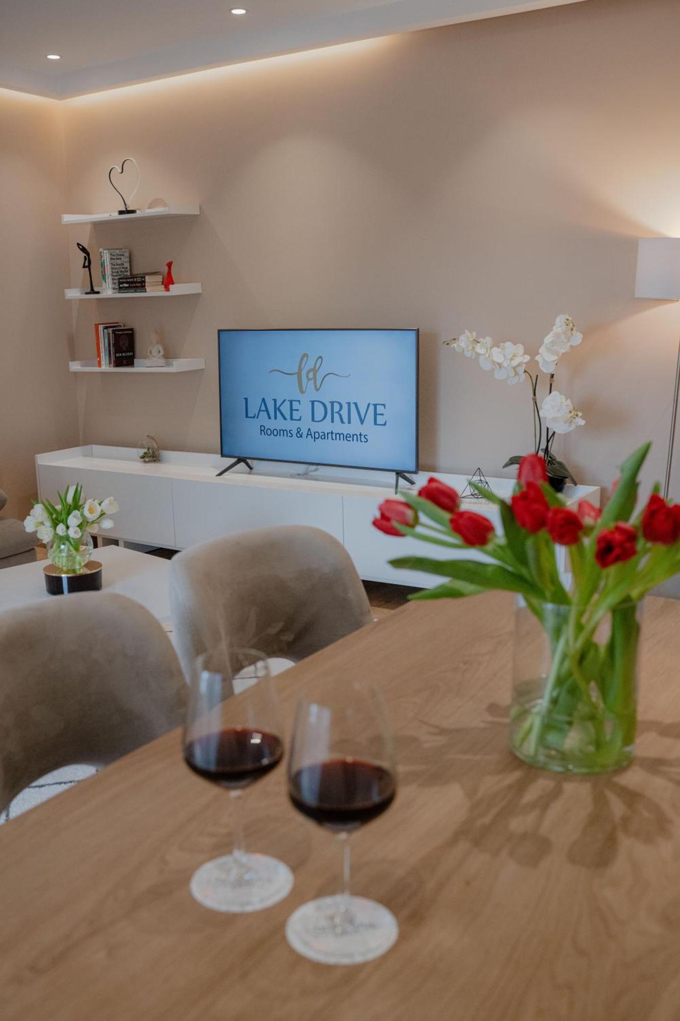 Lake Drive Rooms&Apartments Тирана Экстерьер фото