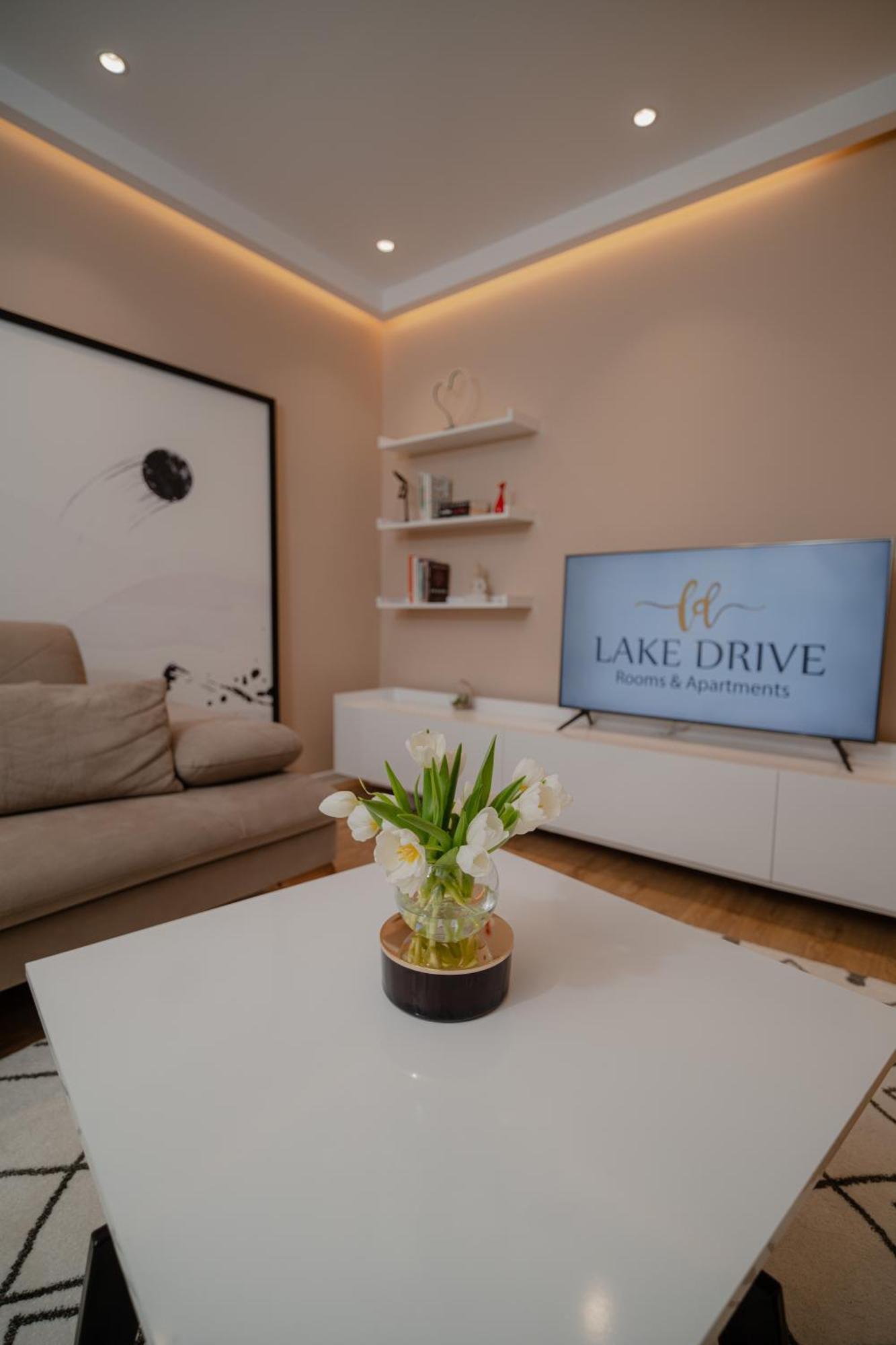 Lake Drive Rooms&Apartments Тирана Экстерьер фото