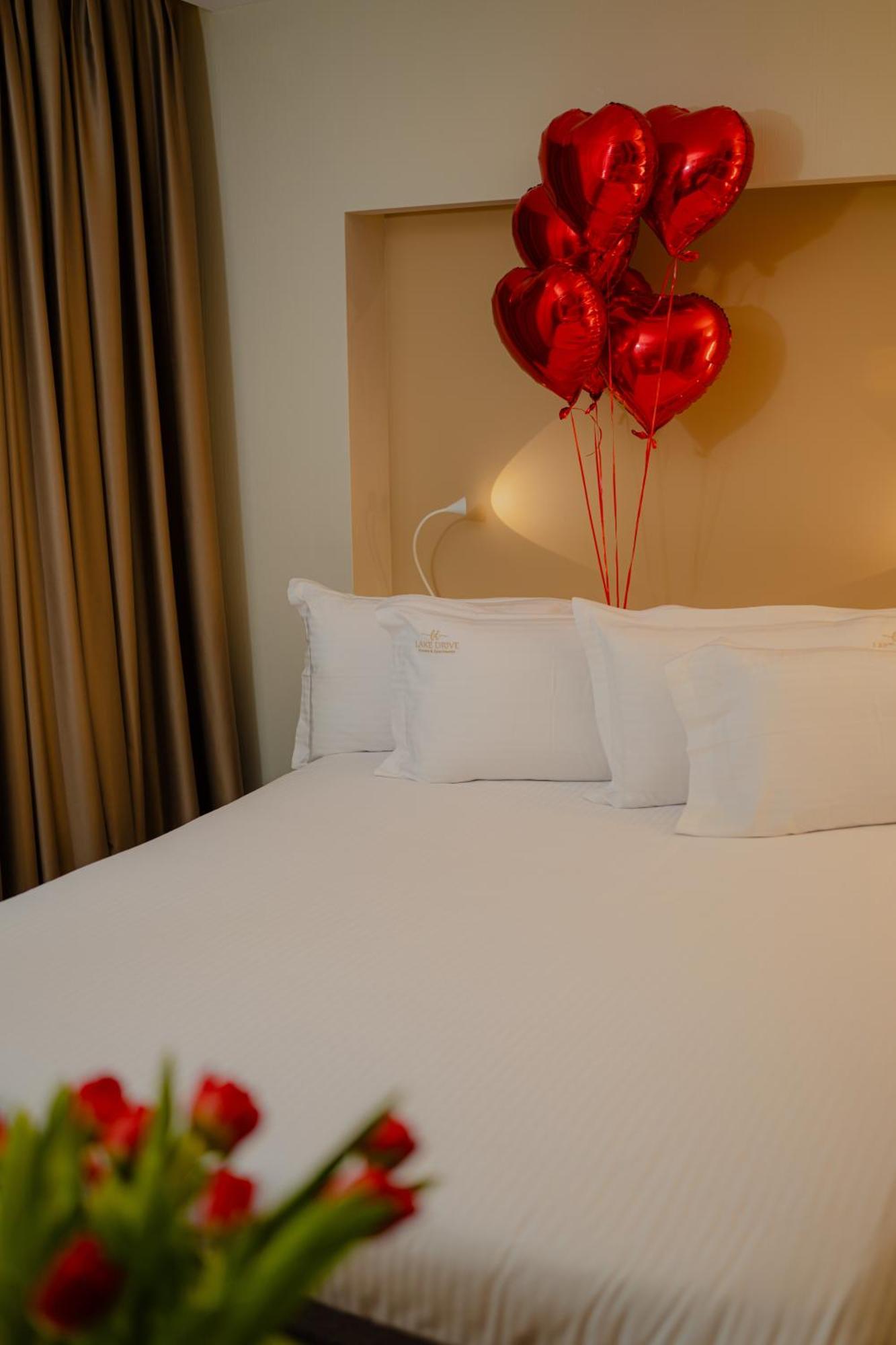 Lake Drive Rooms&Apartments Тирана Экстерьер фото